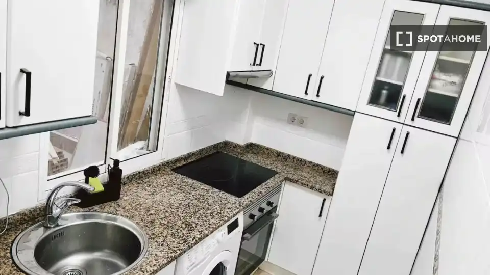 Cocina de Piso para compartir en Madrid con Aire acondicionado, Calefacción y Terraza
