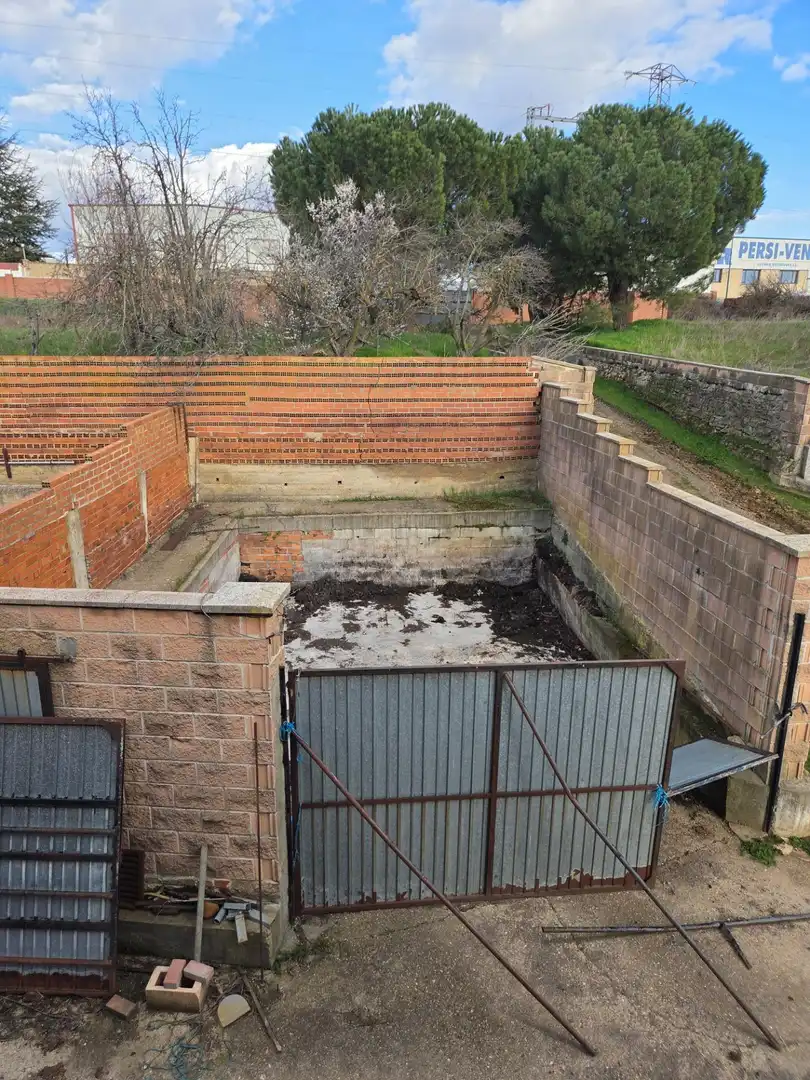 Jardí de Nau industrial en venda en San Andrés del Rabanedo