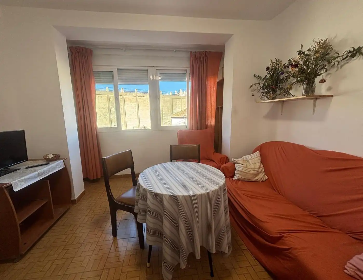 Wohnzimmer von Wohnung zur Miete in Granada mit Möbliert