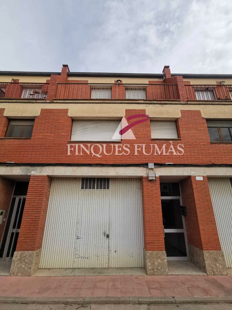 Vista exterior de Casa adosada en venda en Barbens amb Calefacció, Terrassa i Traster