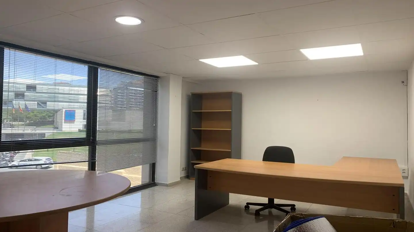 Büro mit Aufzug zur Miete in Vía Emilio Ortuño, imagen 3