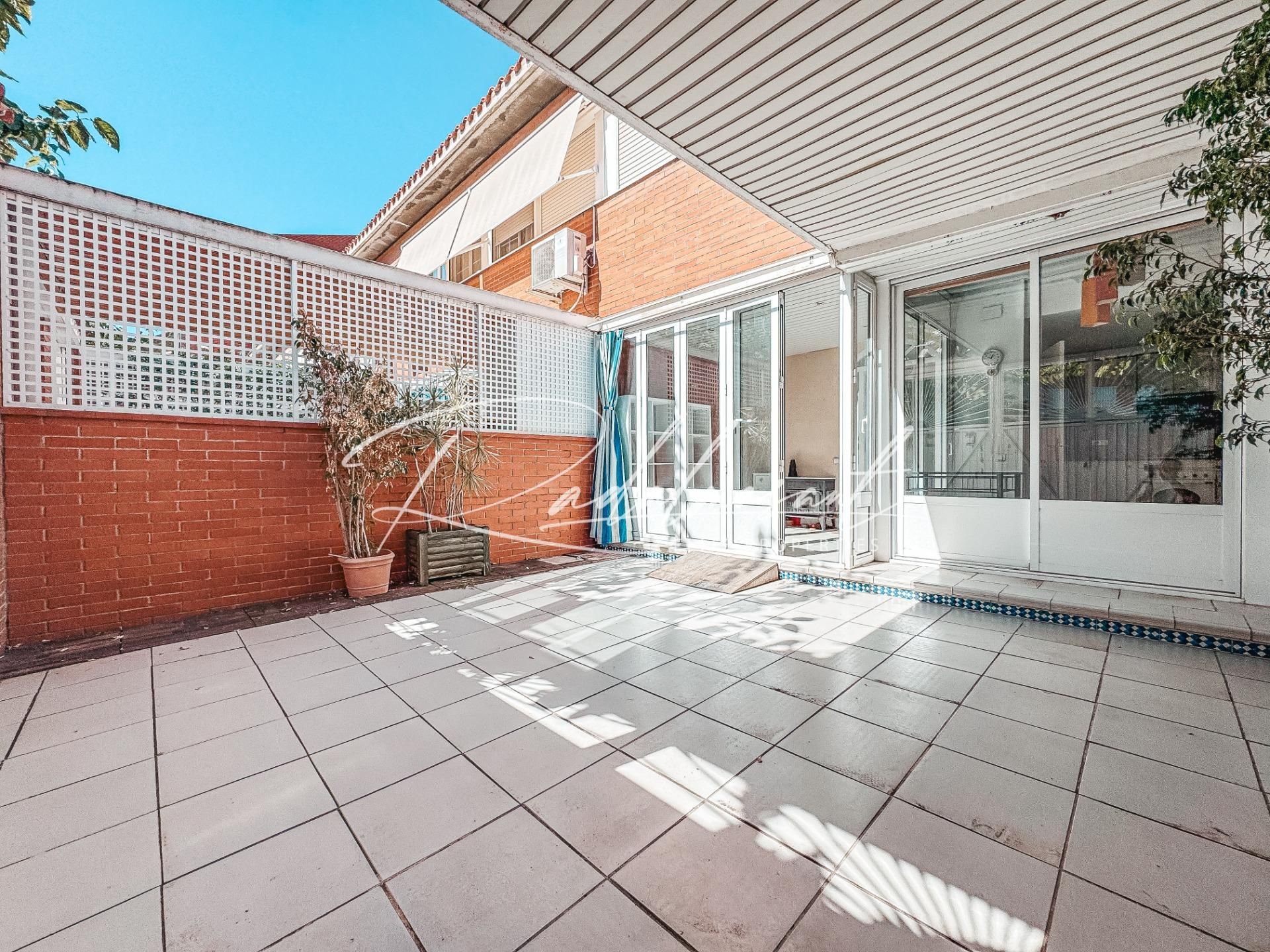 Terrace of Single-family semi-detached for sale in Vila-seca  with Air Conditioner, Private garden and Parquet flooring