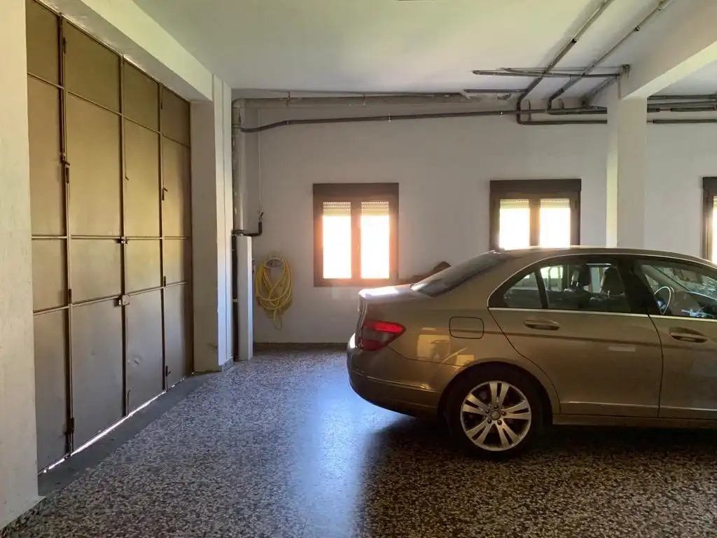 Aparcament de Casa o xalet en venda en Vega de Valcarce amb Calefacció, Jardí privat i Terrassa