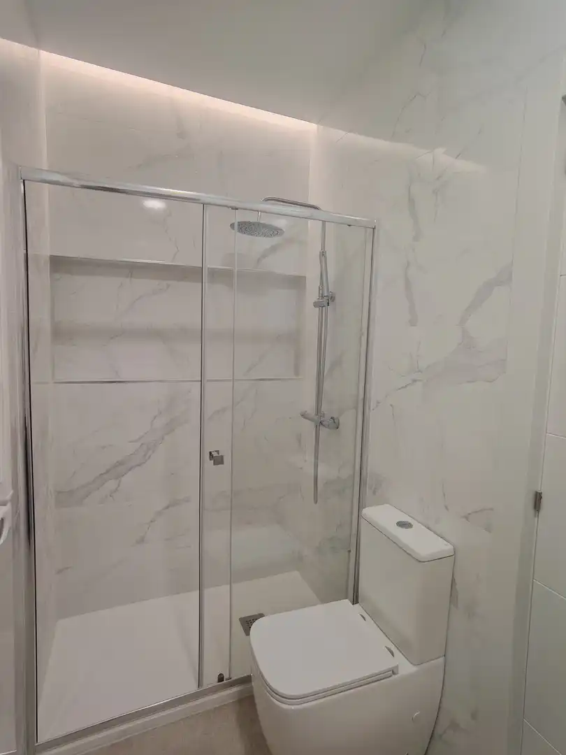 Baño de Piso de alquiler en Madrid con Amueblado y Se aceptan mascotas