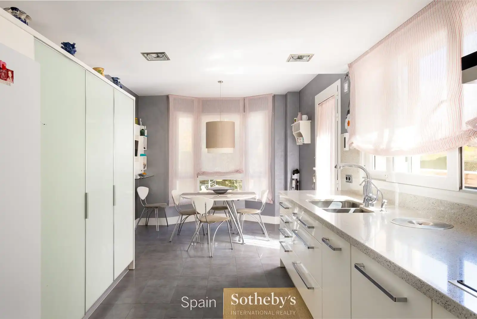 Cocina de Casa o chalet en venta en Alella con Aire acondicionado, Calefacción y Jardín privado