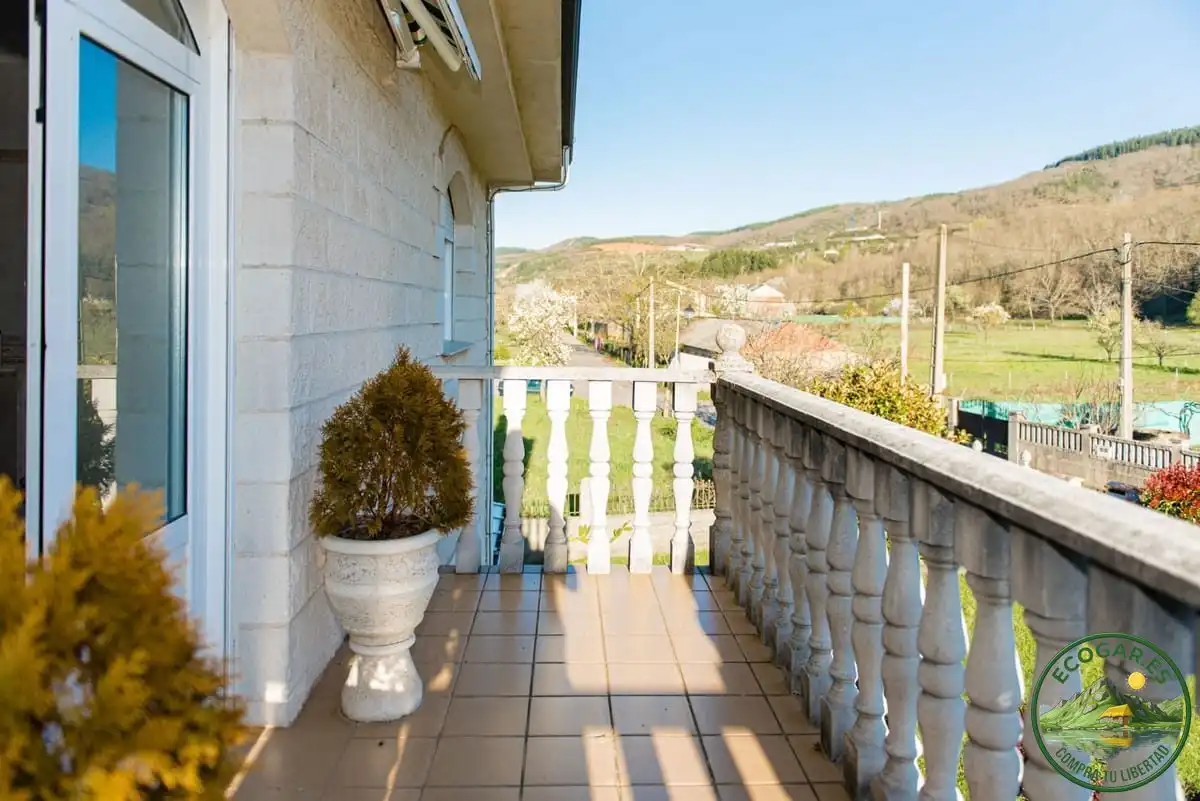 Terrassa de Casa o xalet en venda en Torre del Bierzo amb Aire condicionat, Calefacció i Jardí privat