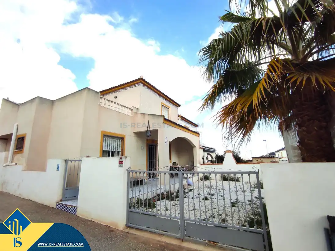 Semi-detached house with pool for sale in Los Balcones - Los Altos, imagen 2