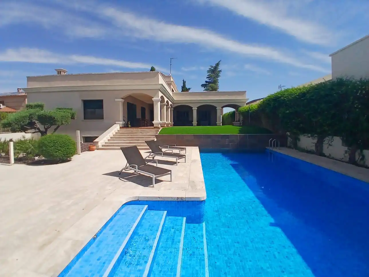 Piscina de Casa o xalet en venda en Valdepeñas amb Aire condicionat, Calefacció i Traster