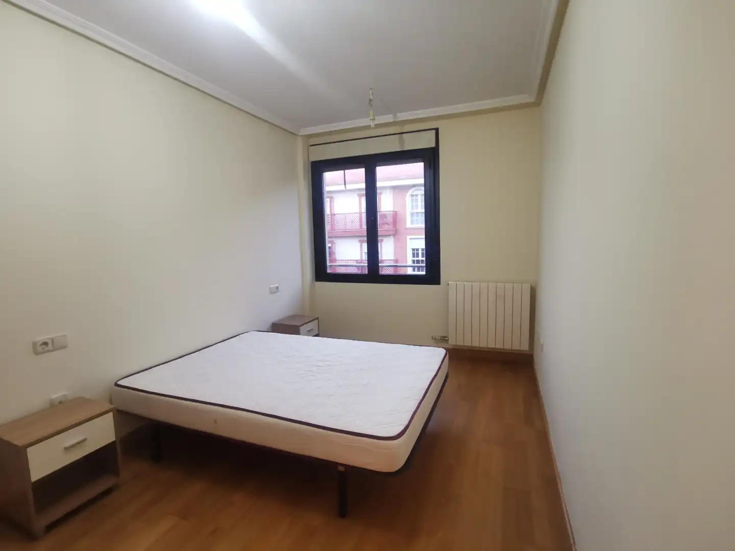 Schlafzimmer von Wohnung zum Verkauf in Salamanca mit Heizung, Parkett und Ofen