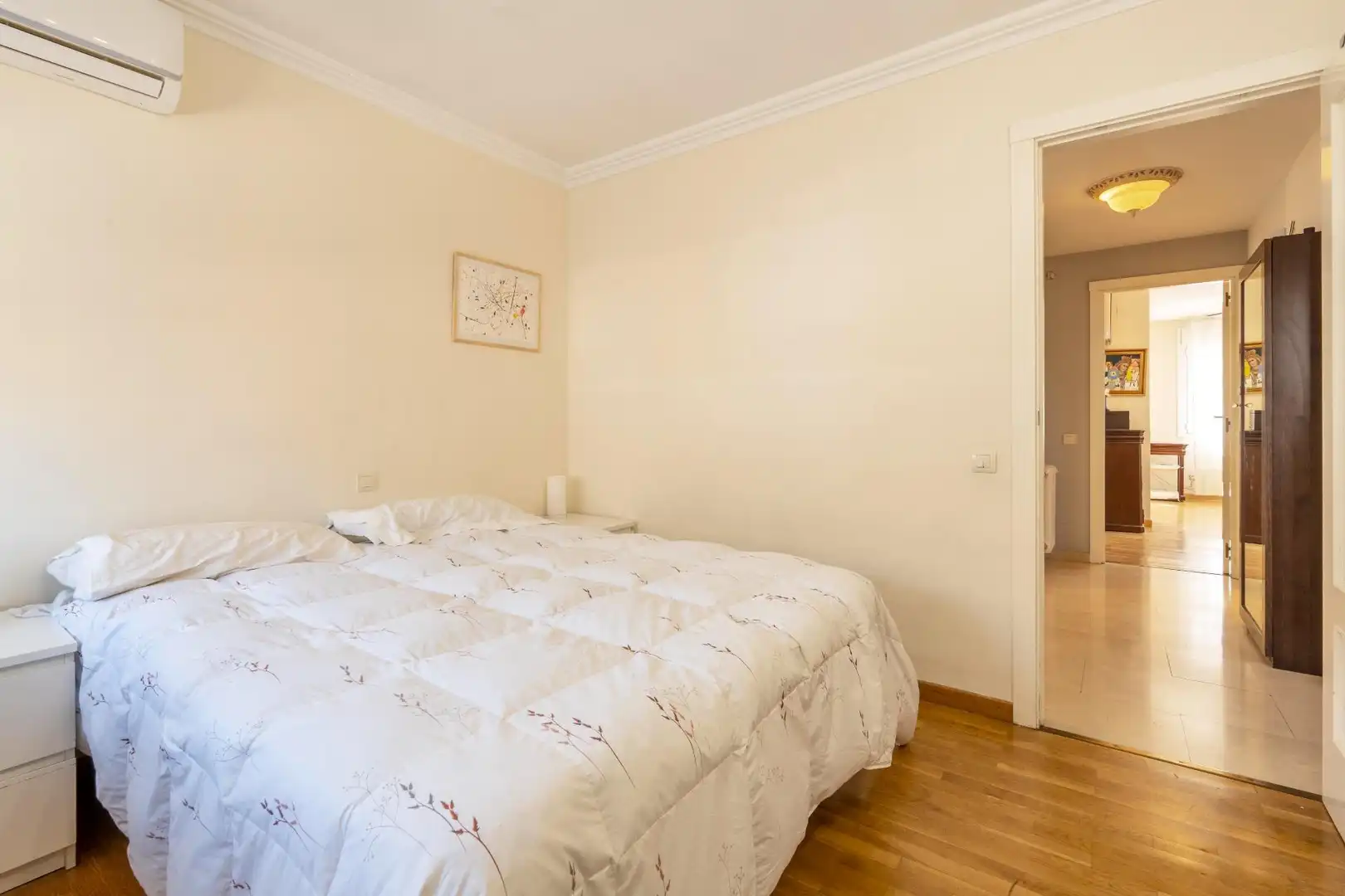 Dormitori de Casa adosada en venda en Madrid amb Aire condicionat, Calefacció i Jardí privat