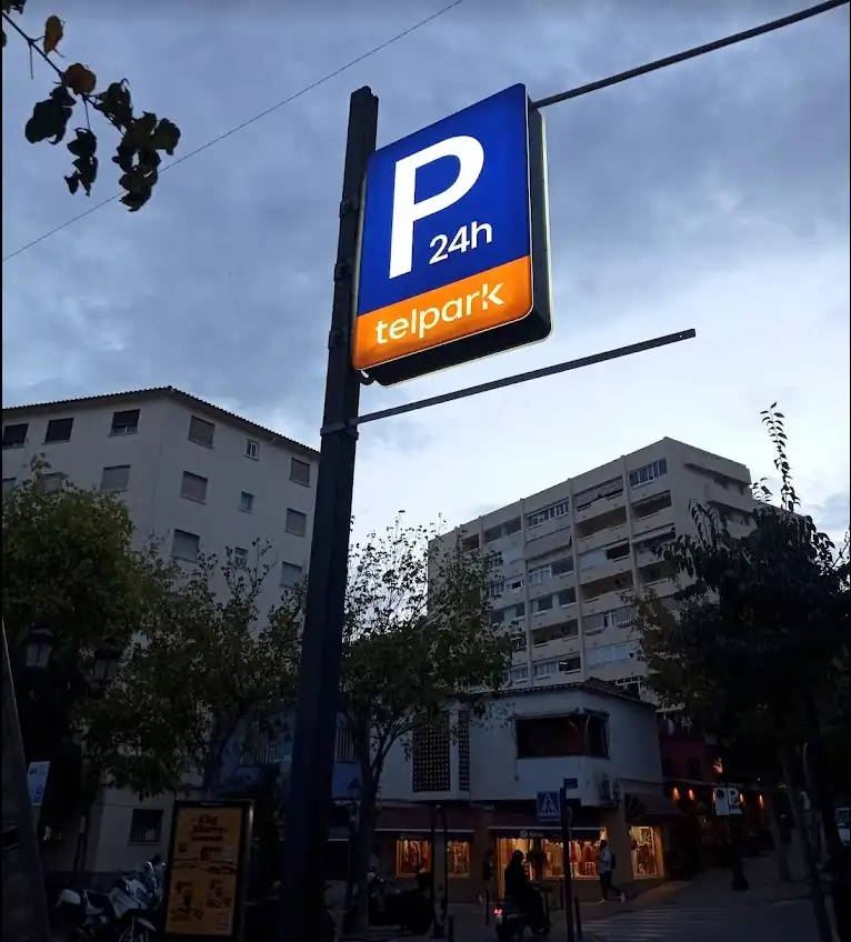 Aparcament amb ascensor en venda a Calle Jacinto Benavente, imagen 2