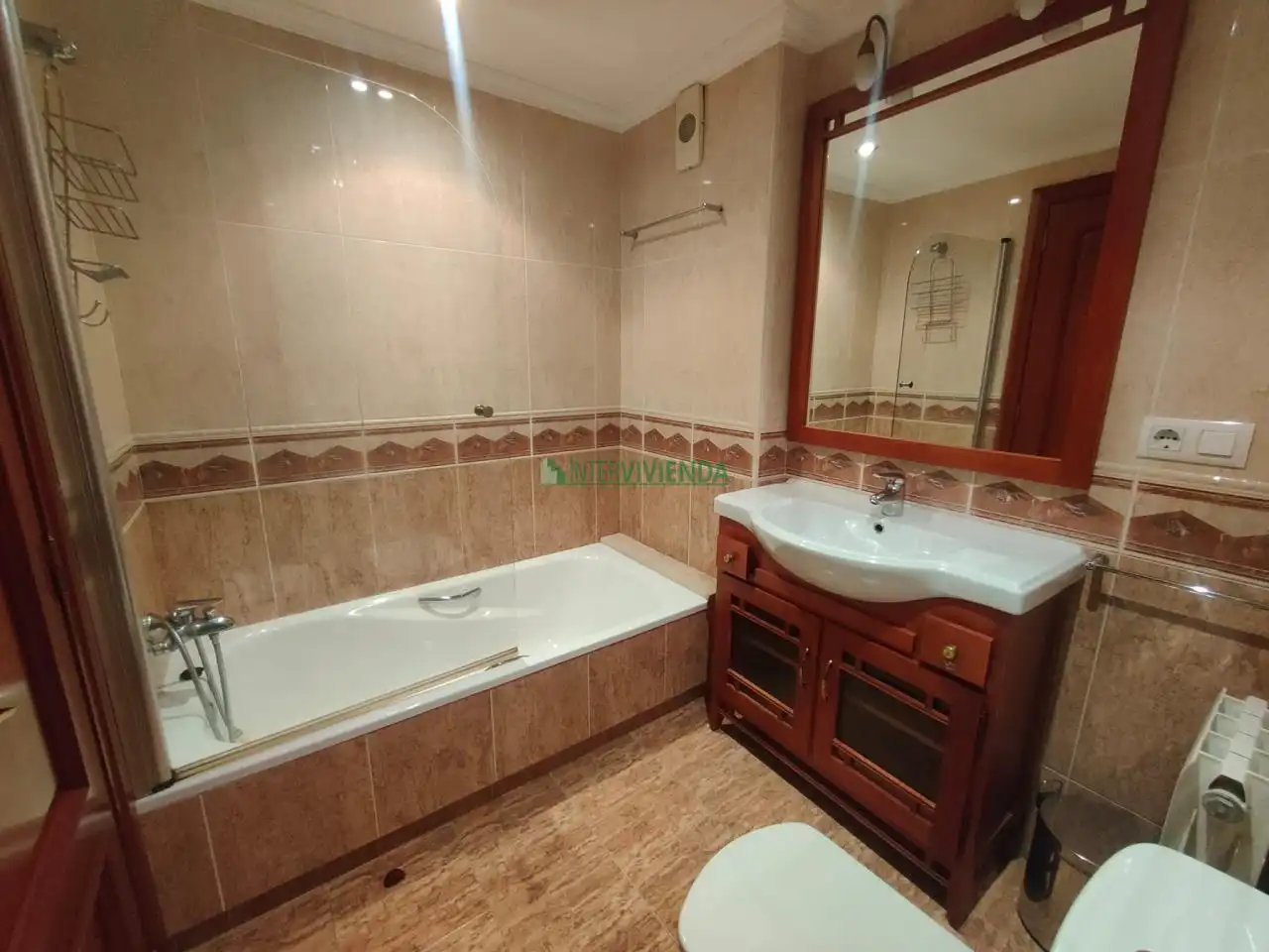Baño de Piso en venta en Vigo  con Calefacción, Parquet y Trastero