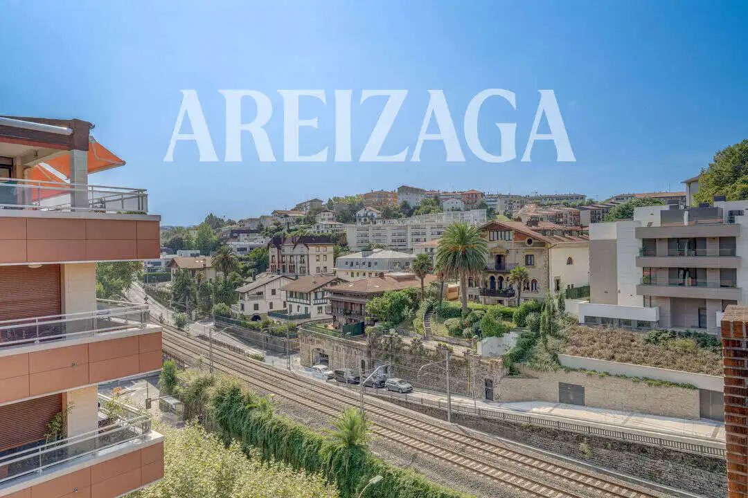 Vista exterior de Pis en venda en Donostia - San Sebastián  amb Aire condicionat, Calefacció i Terrassa