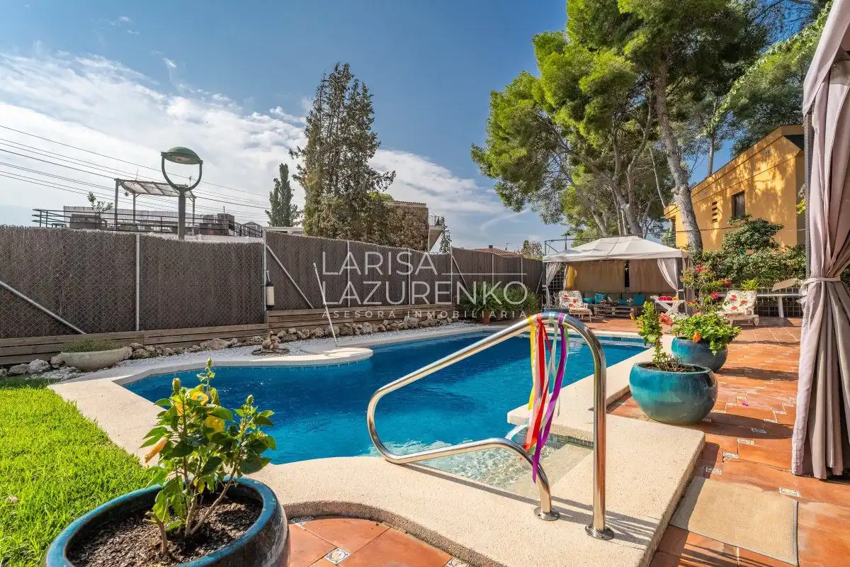 Piscina de Casa o xalet en venda en Tarragona amb Aire condicionat, Calefacció i Jardí privat