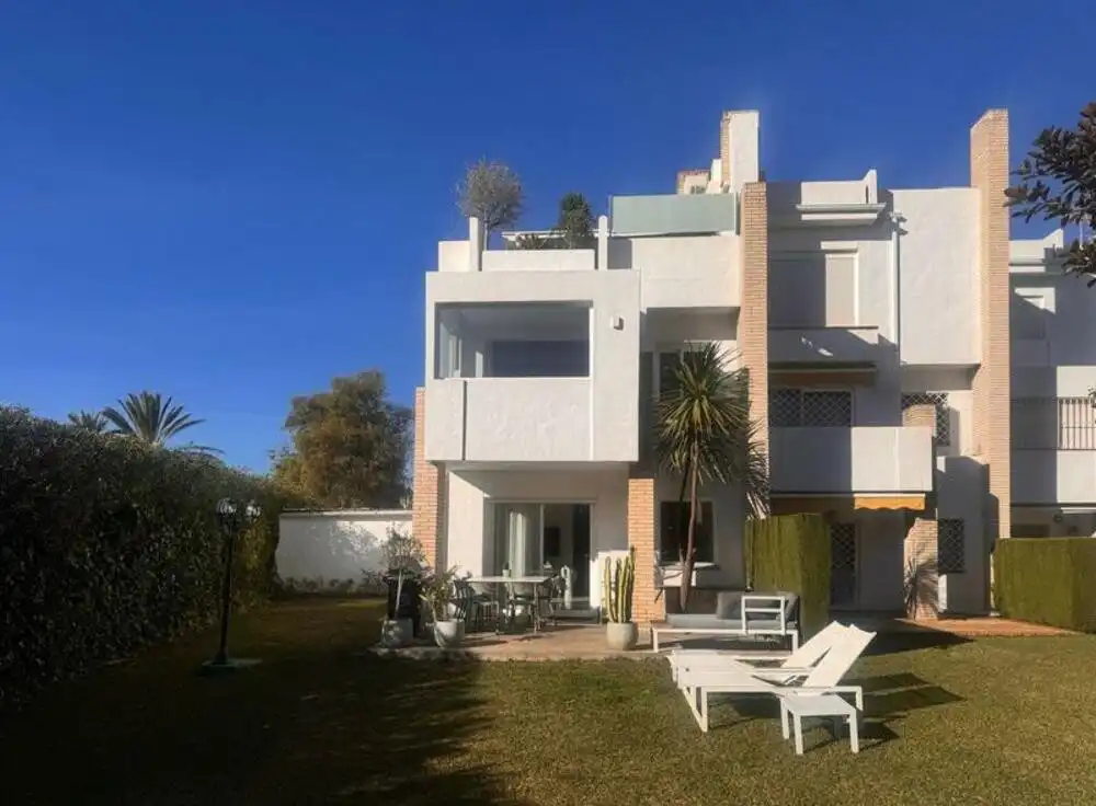 Reihenhaus mit Pool zum Verkauf in Nueva Andalucía, imagen 2