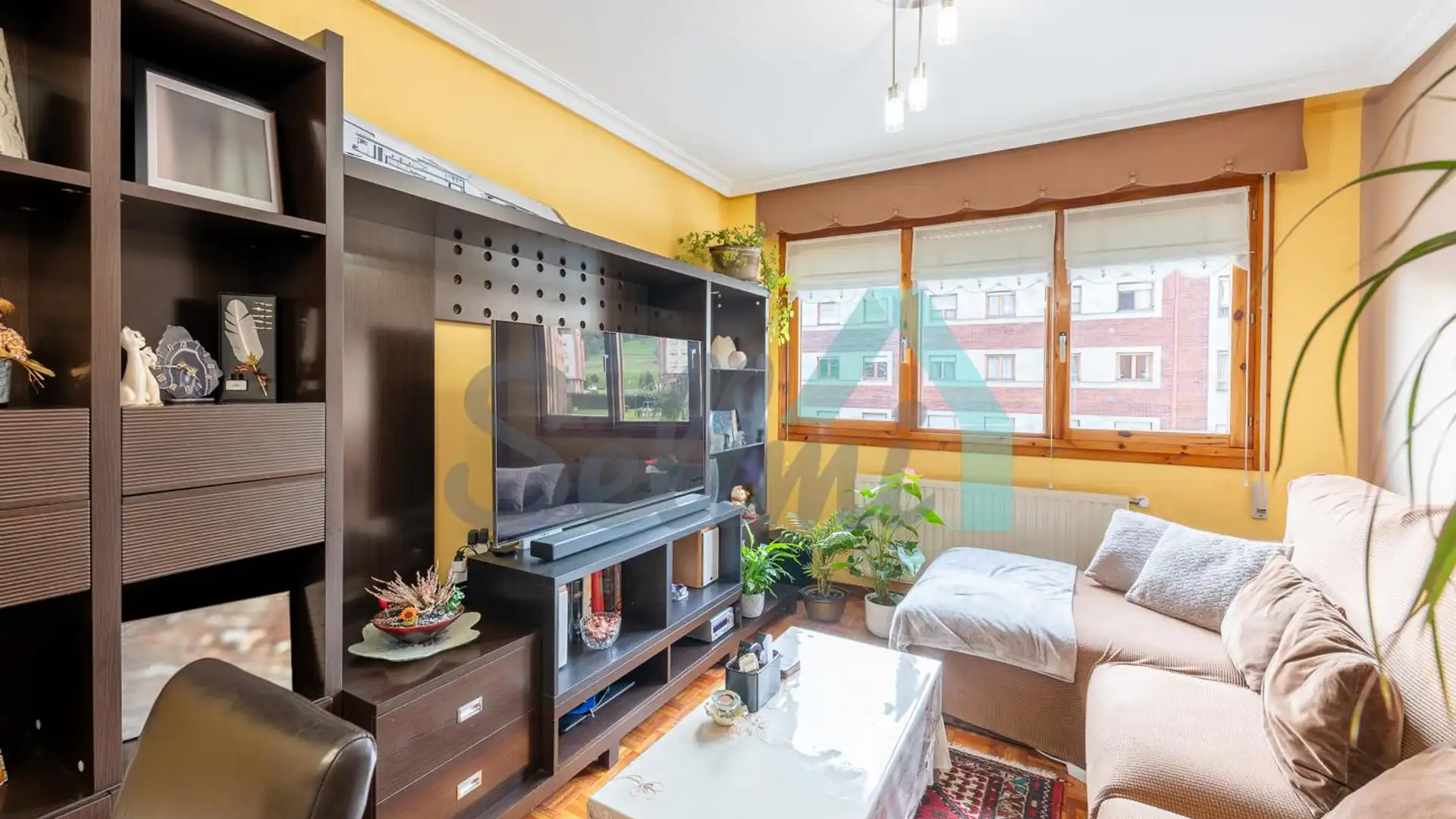 Sala de estar de Piso en venta en Oviedo  con Calefacción, Parquet y Trastero