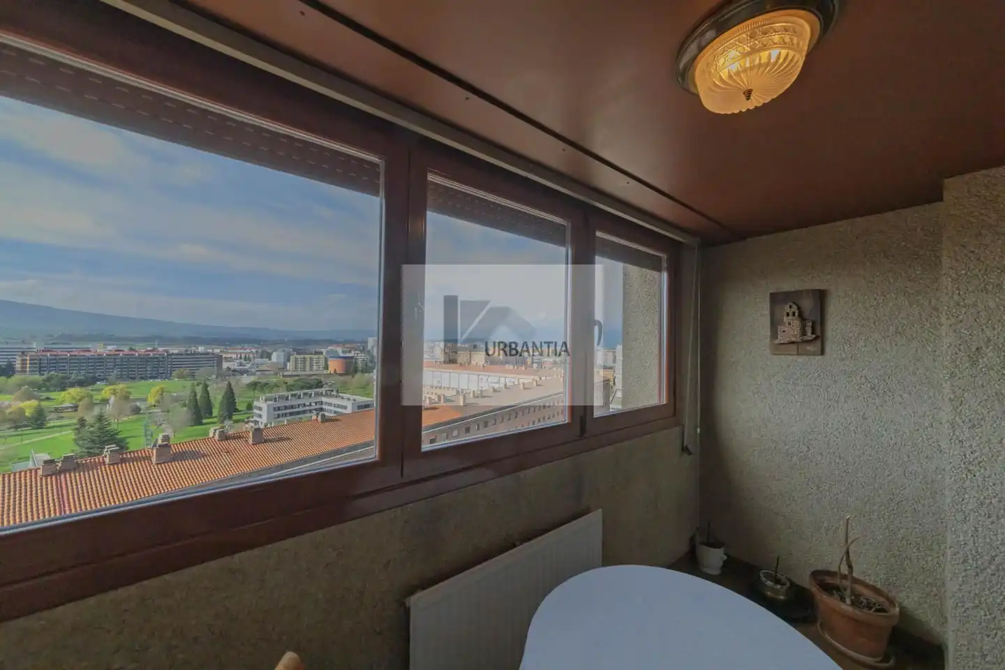 Habitación de Piso en venta en  Pamplona / Iruña con Calefacción, Parquet y Terraza