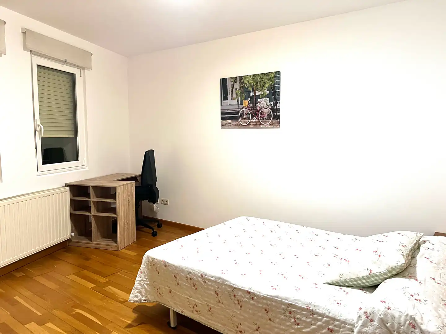 Habitación de Apartamento de alquiler en Lugo con Calefacción, Parquet y Amueblado
