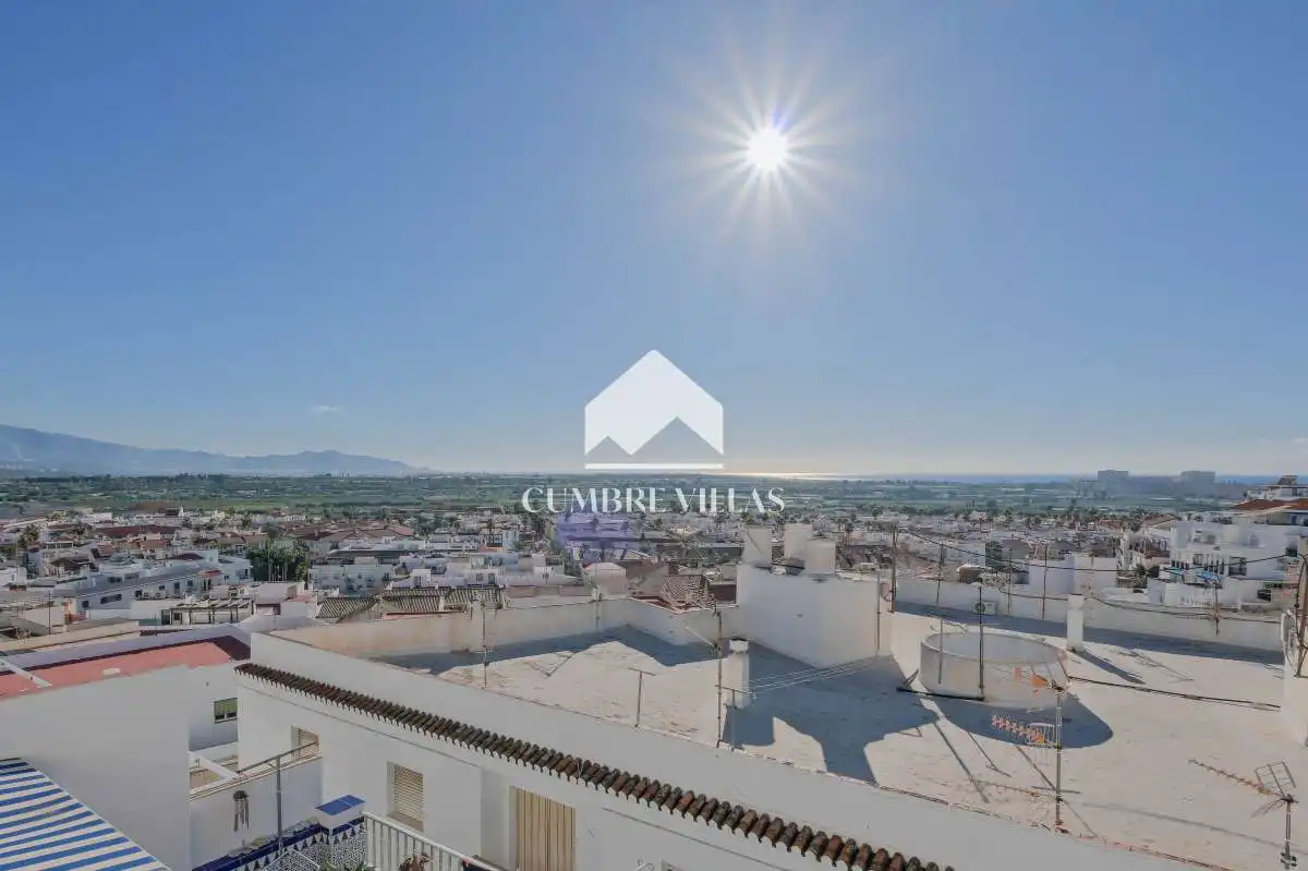 Vista exterior de Àtic en venda en Salobreña amb Terrassa