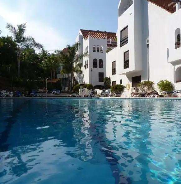 Piscina de Piso en venta en Marbella con Aire acondicionado, Jardín privado y Parquet