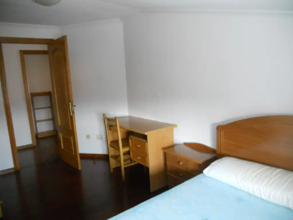 Bedroom of Flat for rent in Santiago de Compostela   with Heating, Furnished and Oven