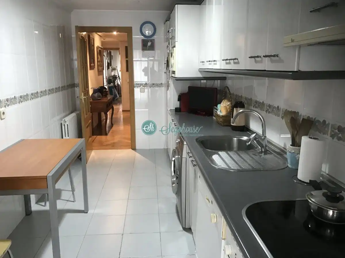 Cuina de Pis en venda en Segovia amb Calefacció, Parquet i Terrassa
