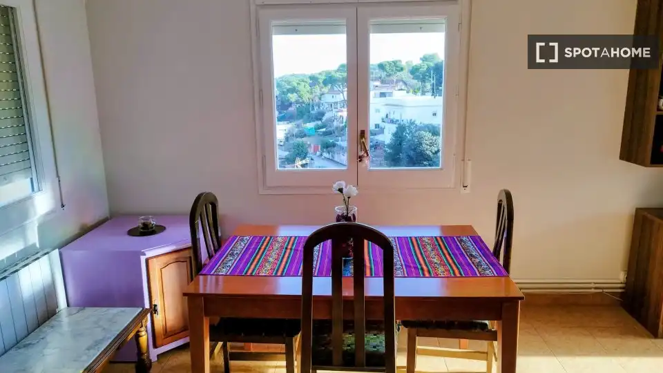 Esszimmer von Wohnung zur untervermieten in Sant Cugat del Vallès mit Klimaanlage, Heizung und Terrasse