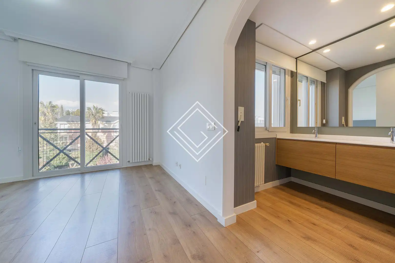 Schlafzimmer von Dachboden zum Verkauf in Madrid mit Klimaanlage, Heizung und Terrasse