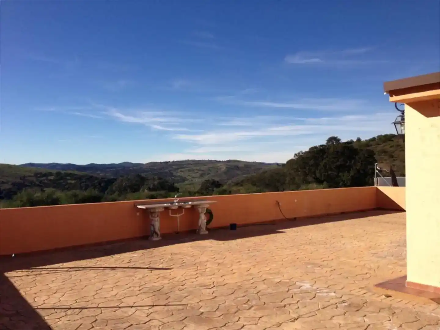 Terrassa de Casa o xalet en venda en El Castillo de las Guardas amb Balcó