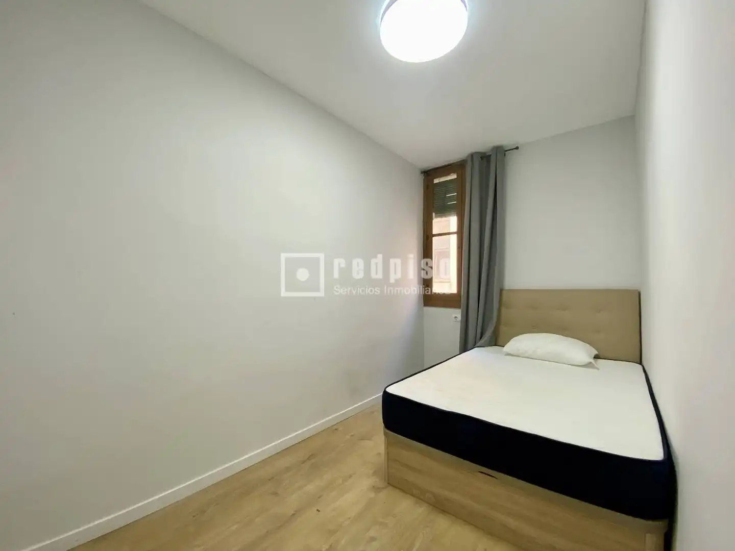 Bedroom of Flat for sale in Barcelona
