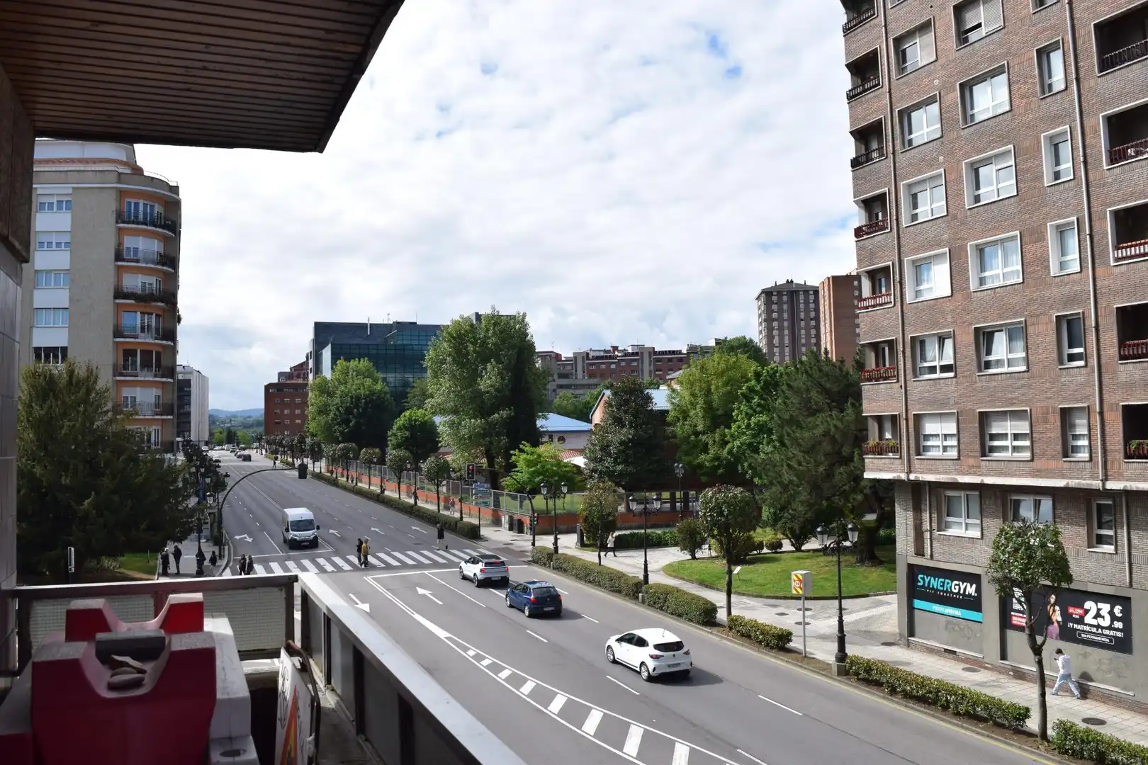 Vista exterior de Pis en venda en Oviedo  amb Calefacció, Parquet i Traster