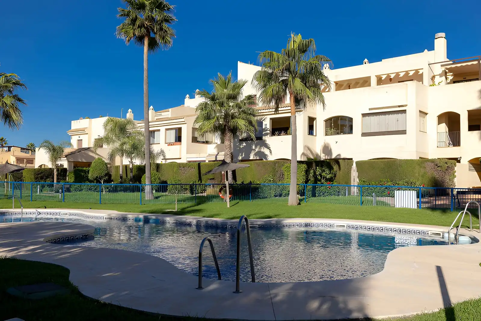 Àtic amb piscina en venda a Estepona Pueblo, imagen 3