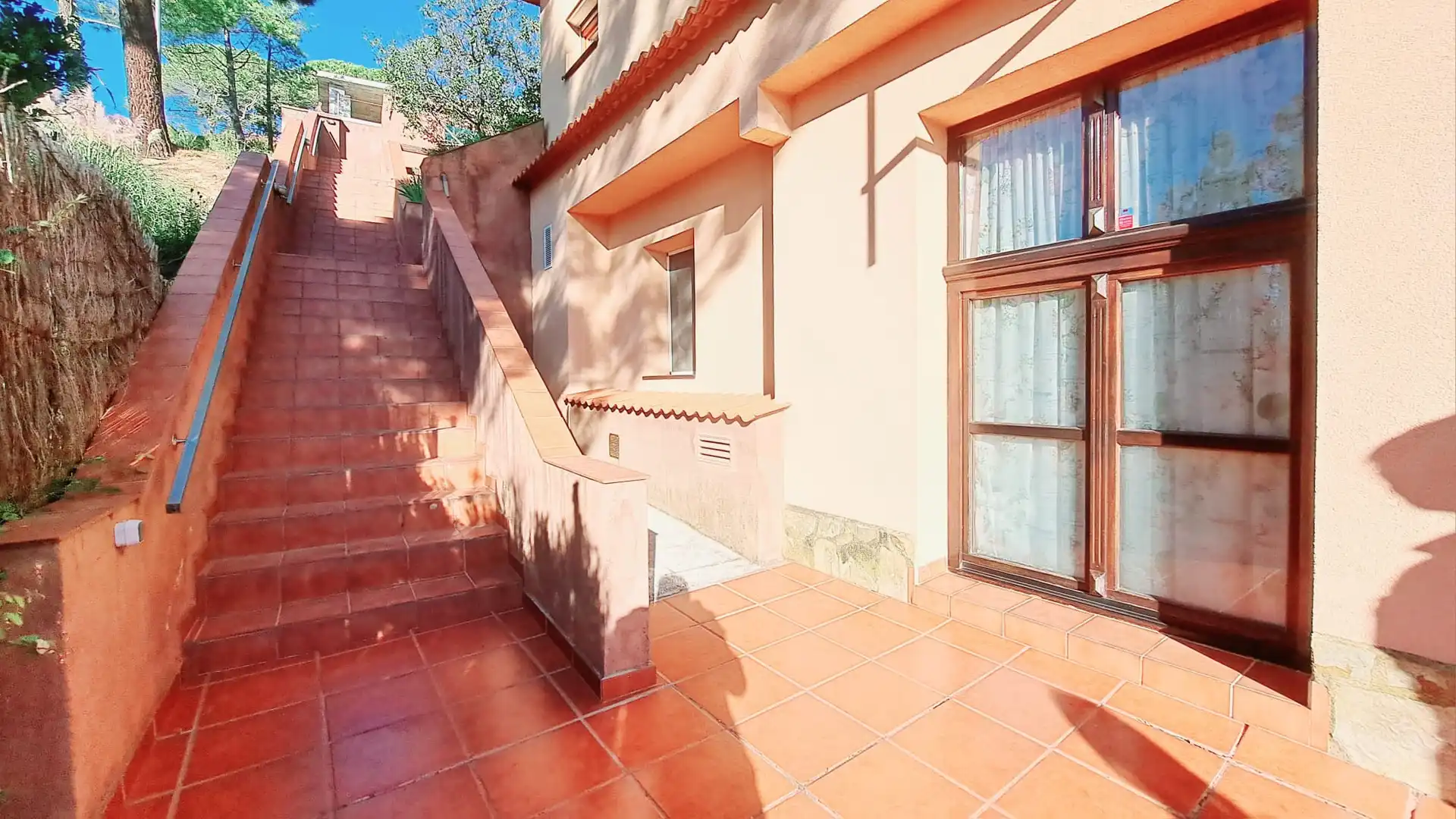 Vista exterior de Casa o xalet en venda en Lloret de Mar amb Calefacció, Jardí privat i Parquet