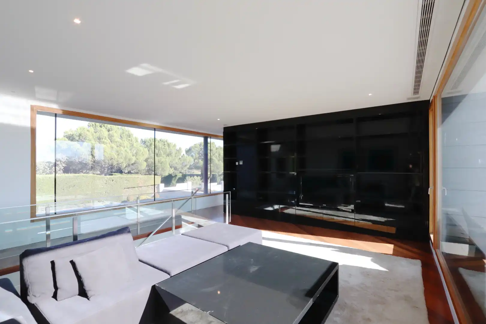 Living room of Houses for rent in Pozuelo de Alarcón  with Air Conditioner, Heating and Private garden
