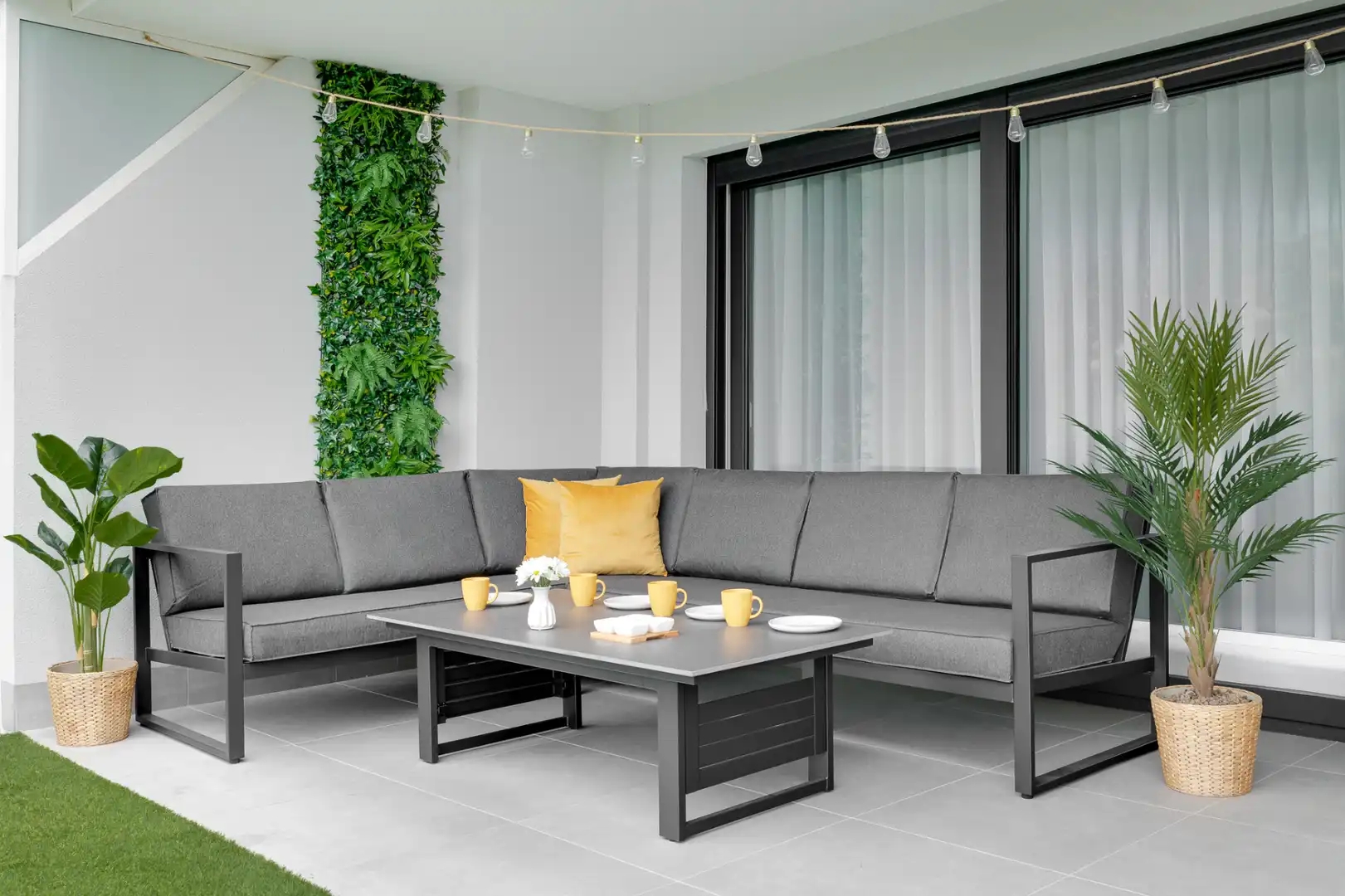 Terraza de Apartamento de alquiler en Torrevieja con Aire acondicionado, Jardín privado y Amueblado