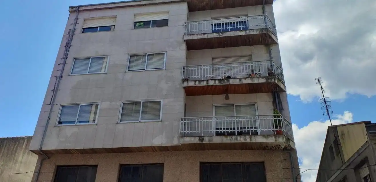 Vista exterior de Garatge en venda en O Carballiño  