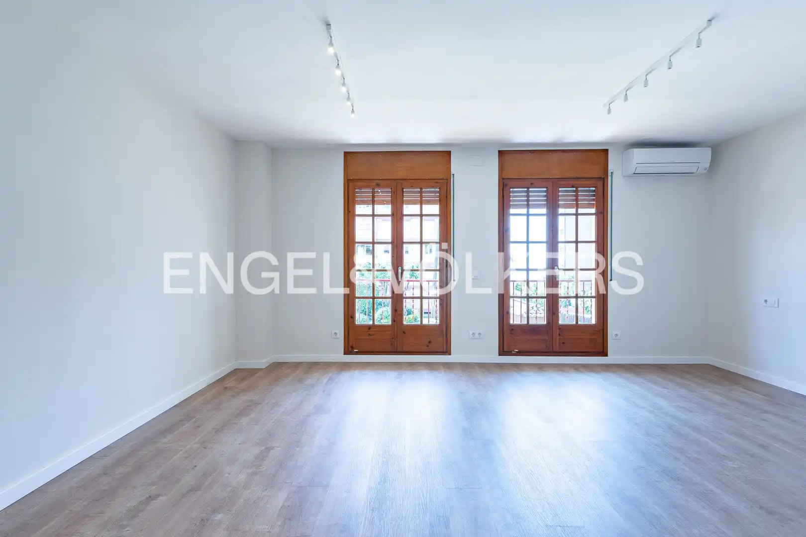 Sala d'estar de Casa o xalet de lloguer en Vilassar de Mar amb Calefacció, Jardí privat i Parquet