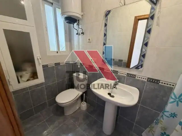 Baño de Piso en venta en Fuensalida con Terraza, Horno y Lavadora