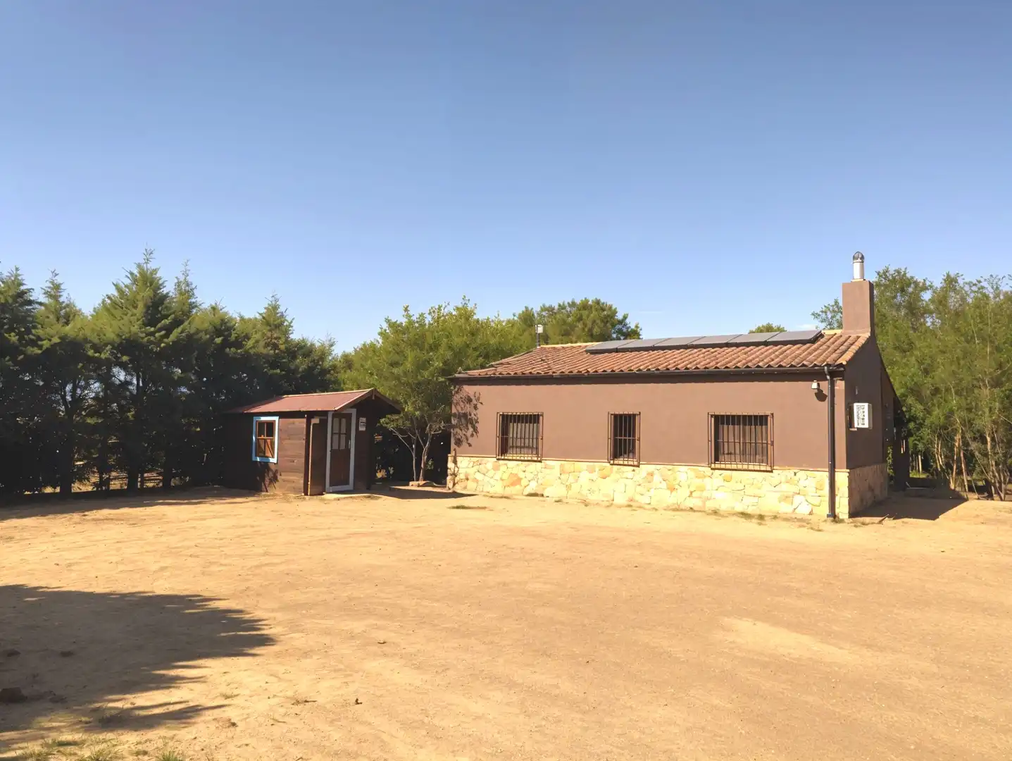 Vista exterior de Finca rústica en venda en Puebla de Sancho Pérez amb Aire condicionat, Jardí privat i Traster