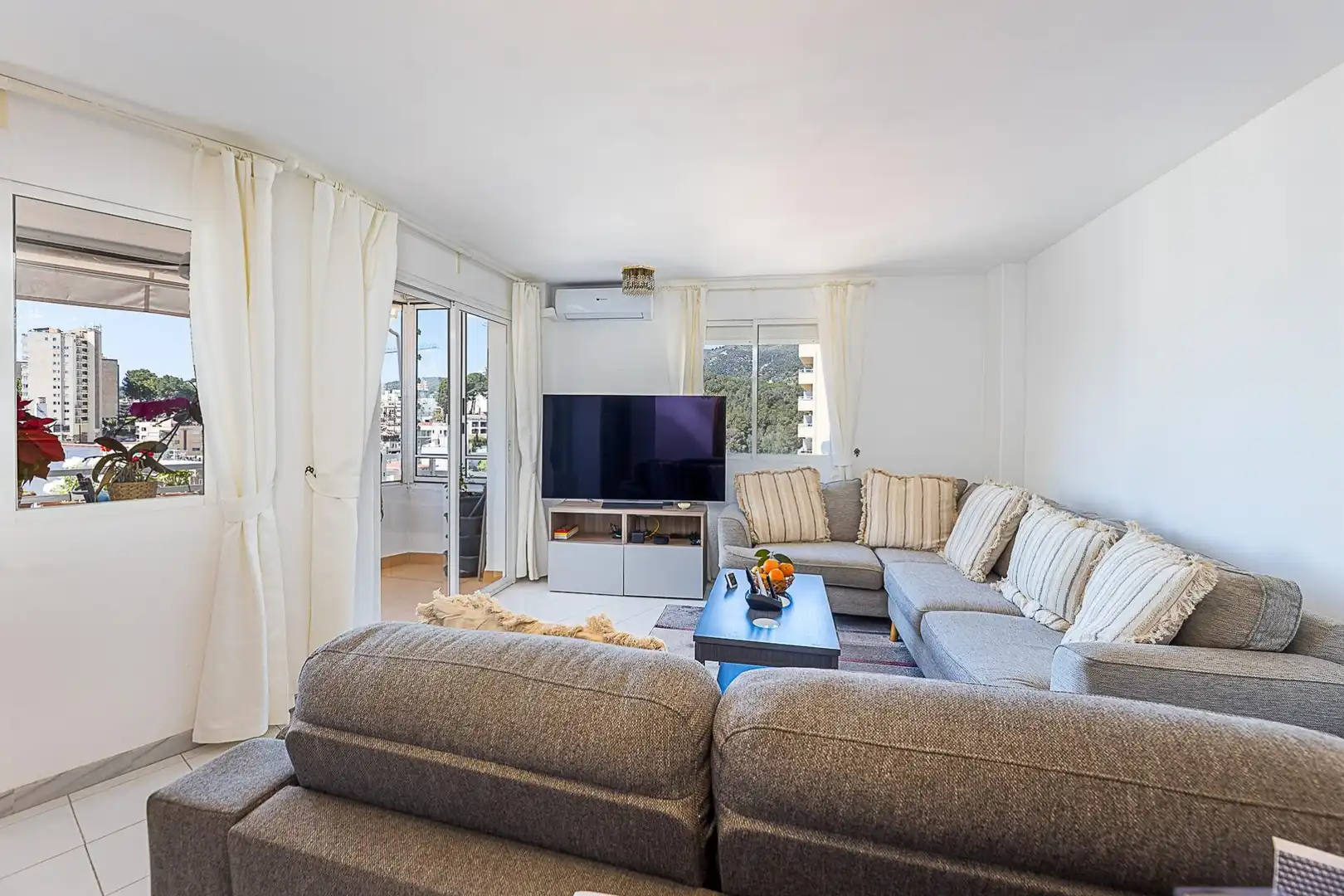 Sala d'estar de Apartament en venda en  Palma de Mallorca amb Calefacció, Terrassa i Balcó