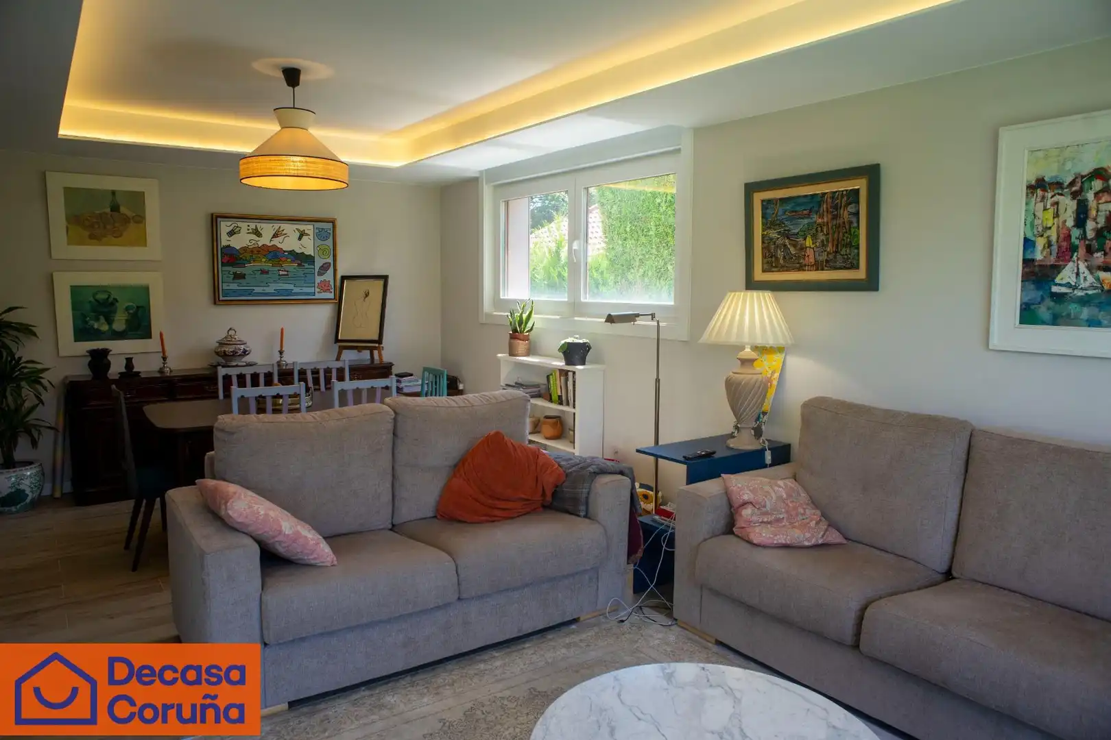 Sala d'estar de Casa o xalet en venda en Oleiros amb Aire condicionat, Calefacció i Jardí privat