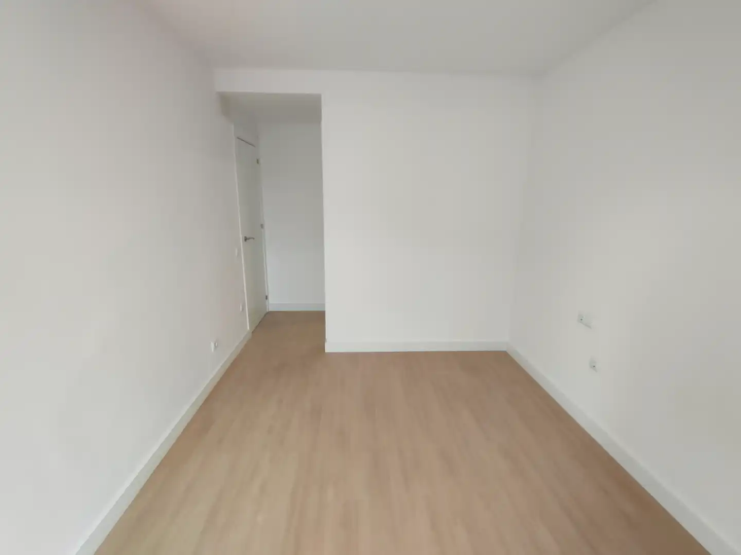 Wohnung zum Verkauf in Salt mit Klimaanlage, Heizung und Parkett