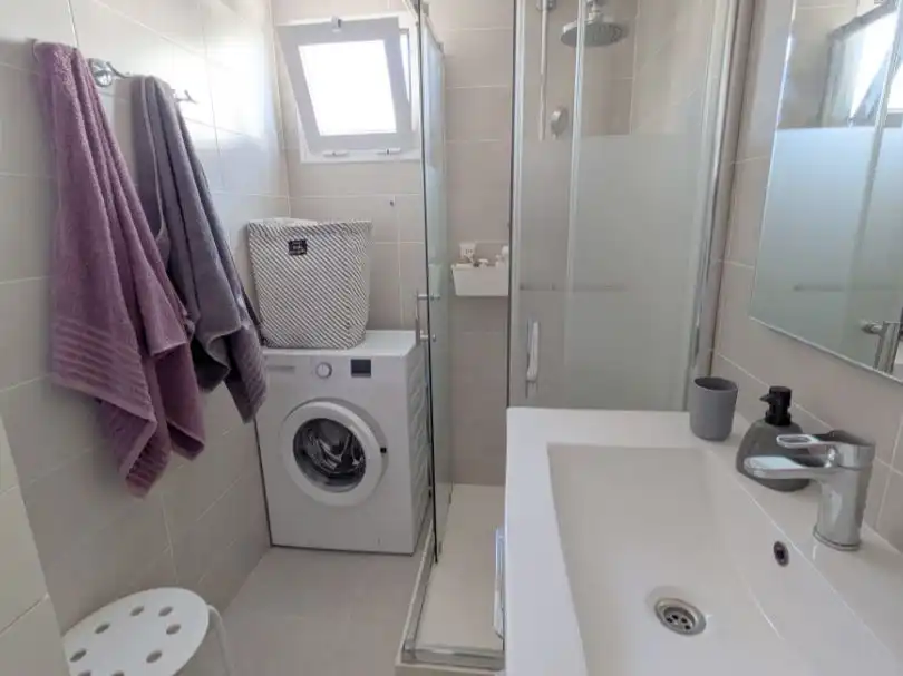 Baño de Apartamento de alquiler en Benicasim / Benicàssim con Calefacción, Trastero y Amueblado