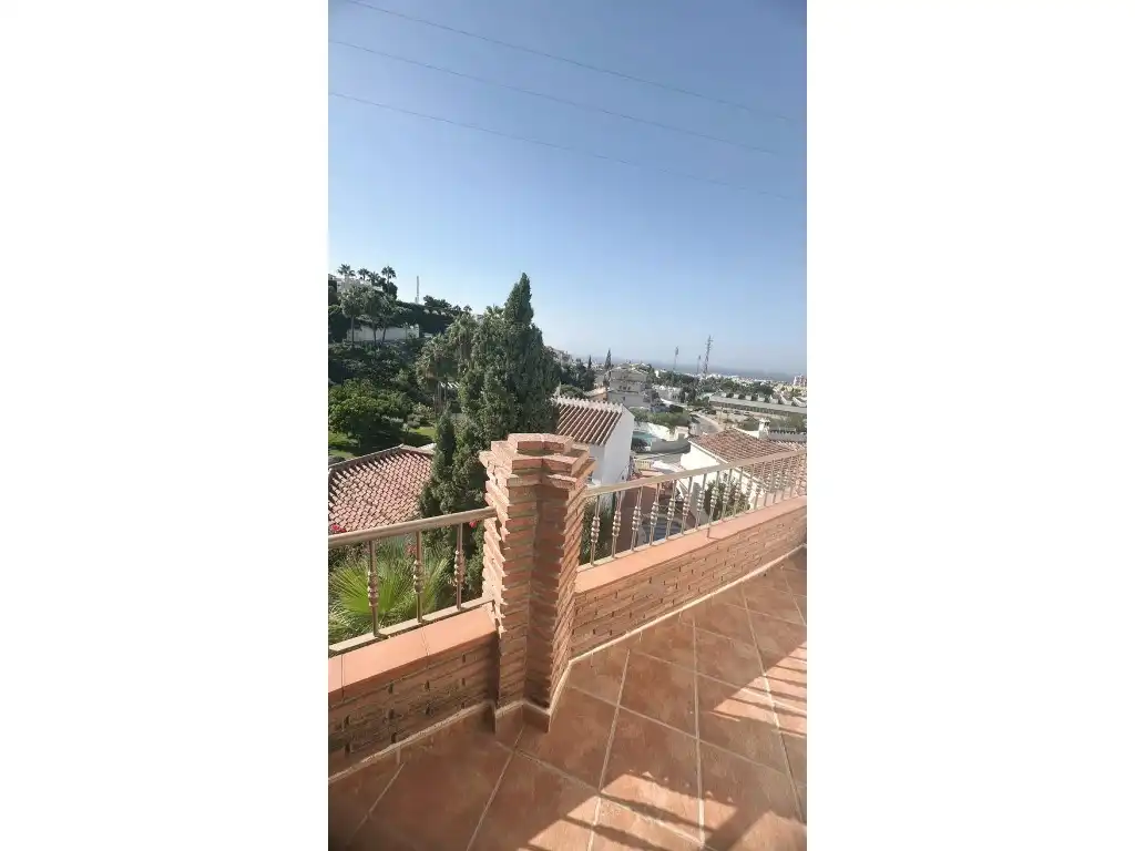 Vista exterior de Casa o chalet en venta en Nerja con Jardín privado, Piscina y Piscina comunitaria