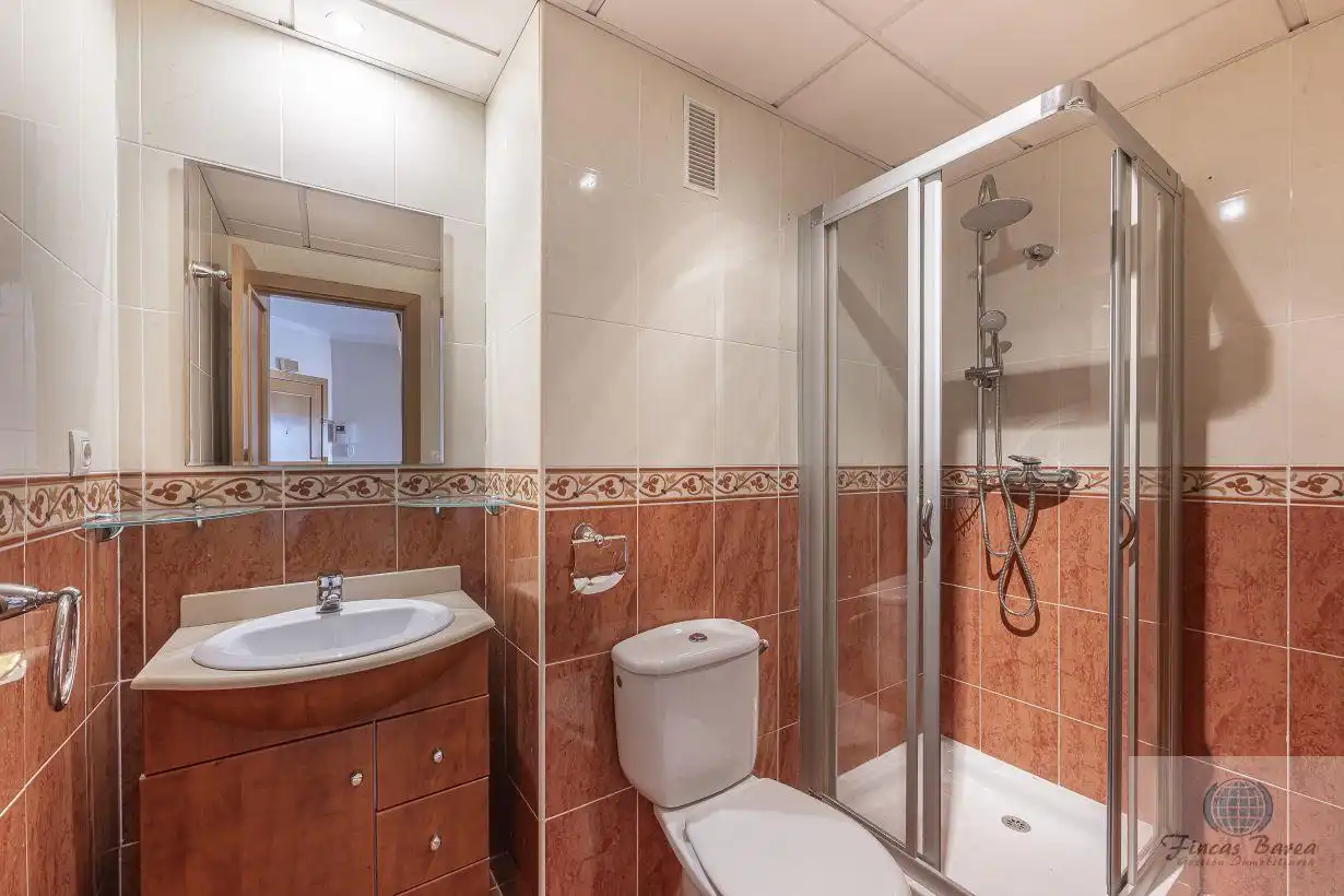 Baño de Ático en venta en Fuengirola con Aire acondicionado, Terraza y Trastero