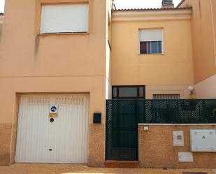 Vista exterior de Casa adosada en venda en Talavera la Real amb Aire condicionat, Calefacció i Moblat