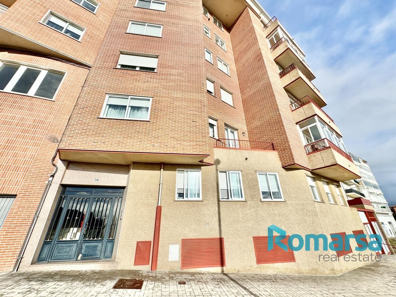 Vista exterior de Local en venta en Ávila Capital