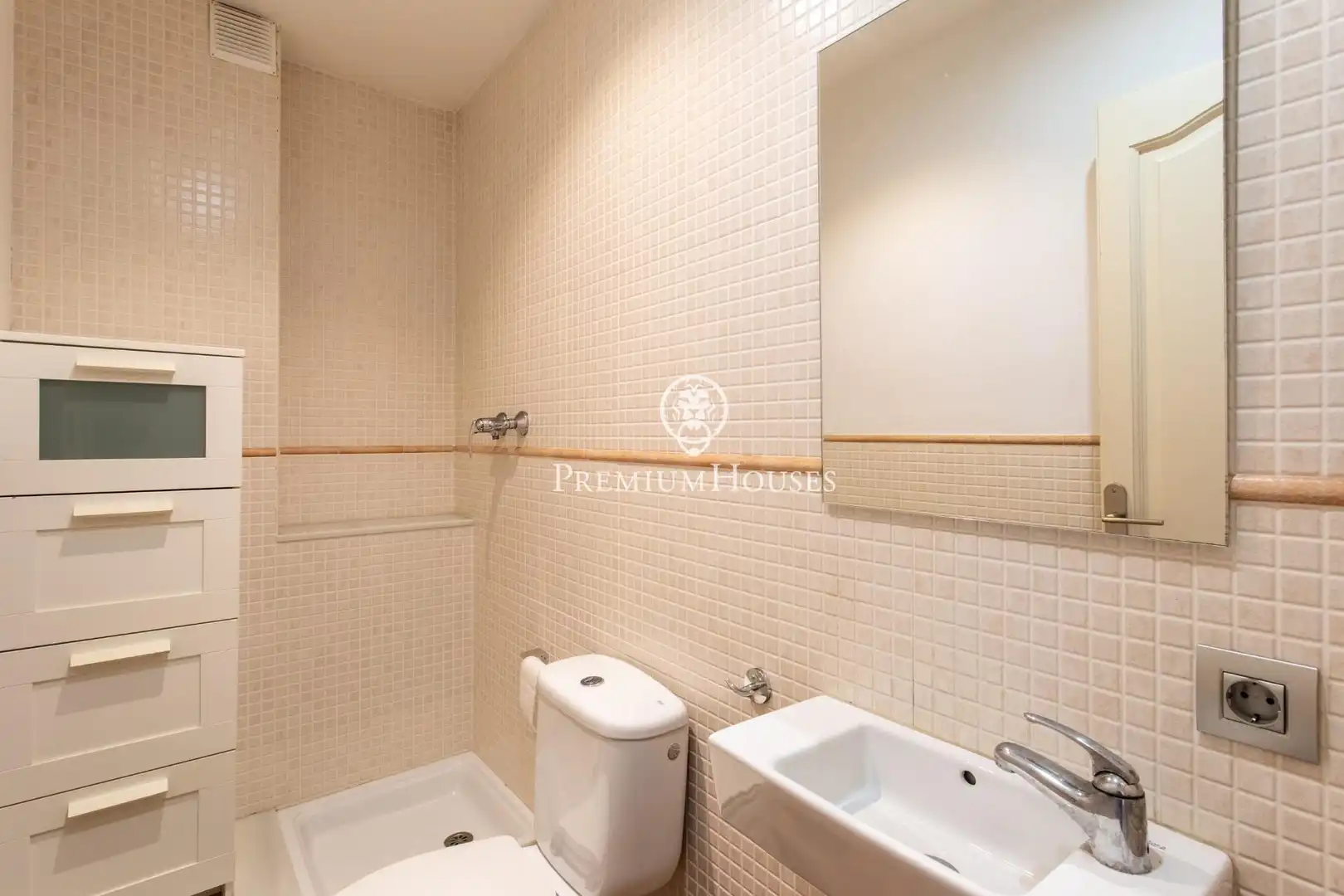 Bathroom of Attic for sale in Mataró  with Air Conditioner, Heating and Parquet flooring