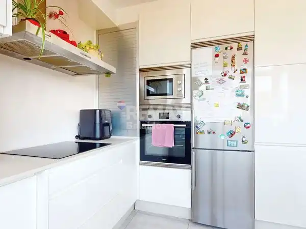 Cocina de Piso en venta en Vigo  con Calefacción, Parquet y Trastero