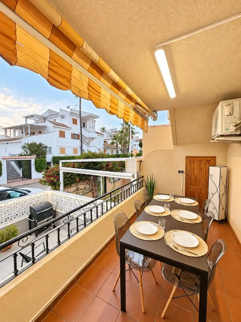 Apartment with pool to rent in Nueva Torrevieja - Aguas Nuevas